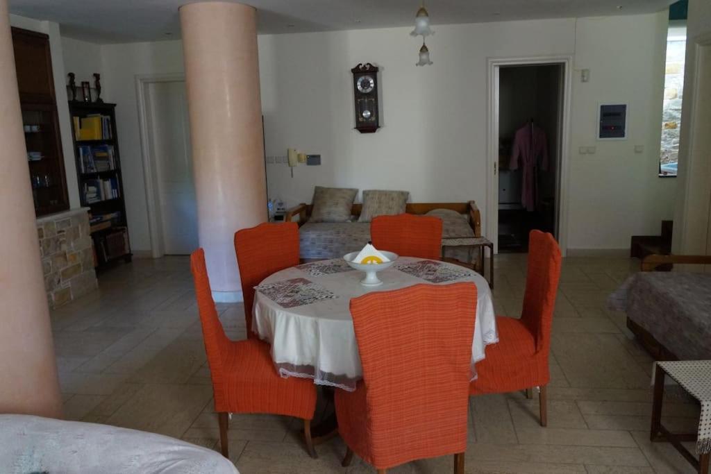 Apartment With A Garden, Bbq, Swimming Pool And Jacuzzi Dhráfi Eksteriør billede