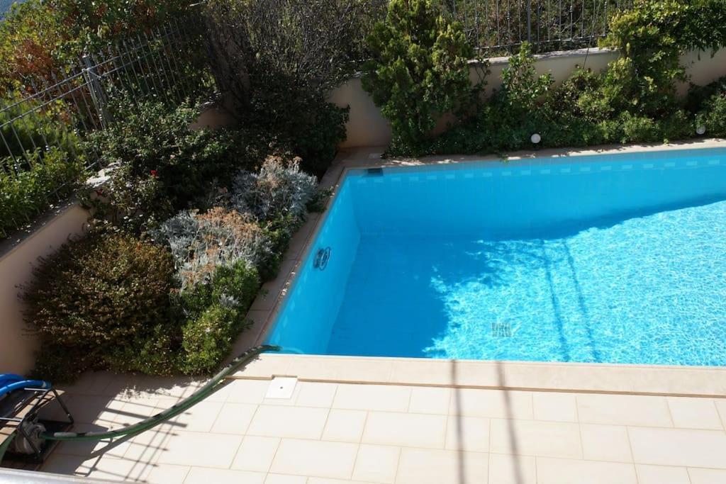 Apartment With A Garden, Bbq, Swimming Pool And Jacuzzi Dhráfi Eksteriør billede