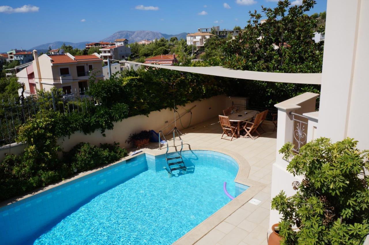 Apartment With A Garden, Bbq, Swimming Pool And Jacuzzi Dhráfi Eksteriør billede